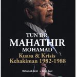 Buku sejarah politik yang membahas latar belakang terjadinya krisis kehakiman malaysia era 1980-an.