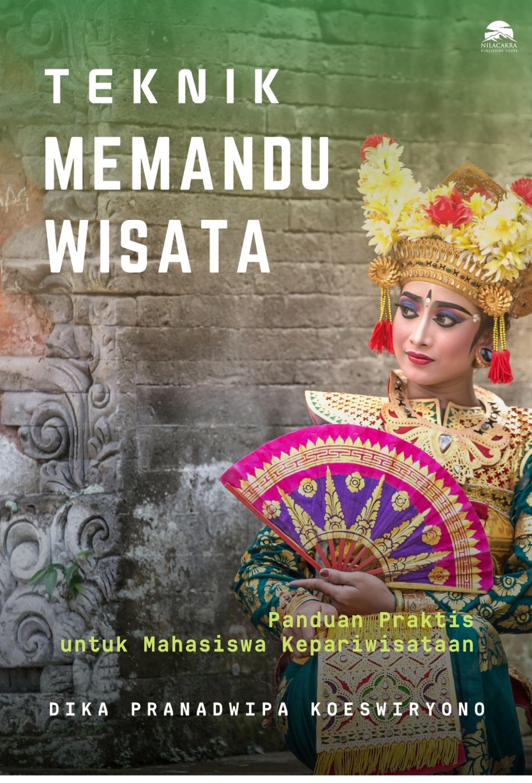 Cover buku Teknik Memandu Wisata bergambar penari Bali membawa kipas terbitan Nilacakra